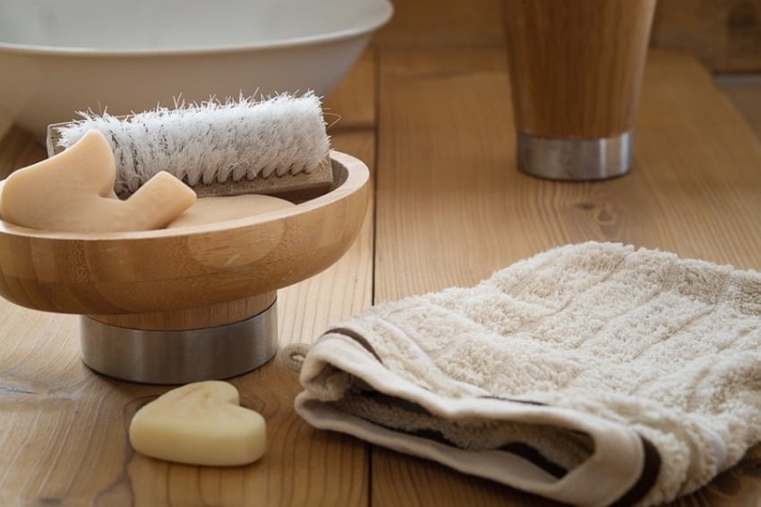 photo montrant des serviettes et autres équipement de toilette