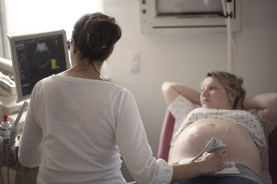 Échographie de contrôle par une sage-femme