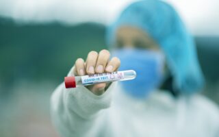 Test coronavirus avec une infirmière libérale Medicalib