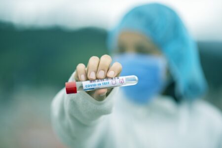 Test coronavirus avec une infirmière libérale Medicalib
