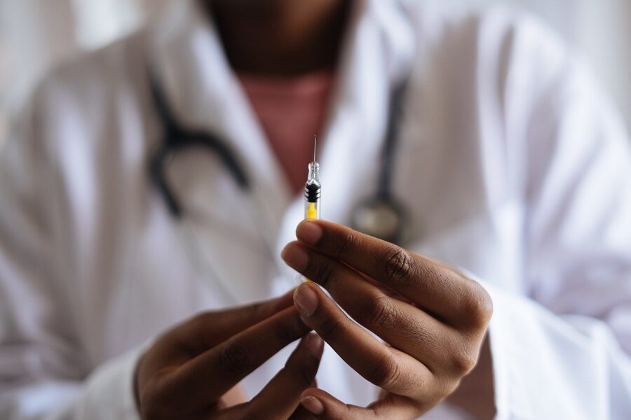 Vaccins contre la grippe par un infirmier libéral