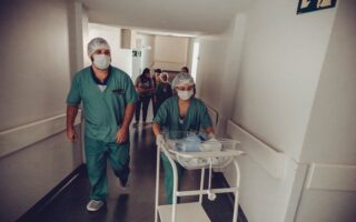 Mobilisation et pétition pour les sages-femmes