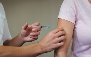 Vaccin anti-covid à domicile par un infirmier libéral