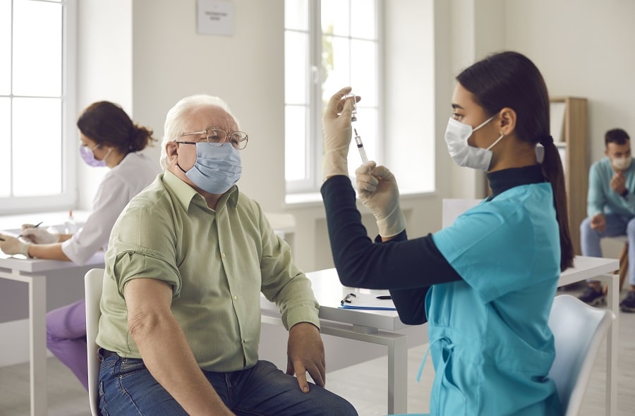 Se faire vacciner contre le Covid-19 par une infirmière libérale