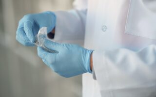 Vaccination contre la Covid-19 par le médecin du travail