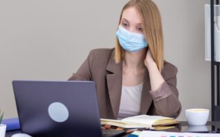 Les salariés peuvent se faire vacciner contre le covid par le médecin du travail