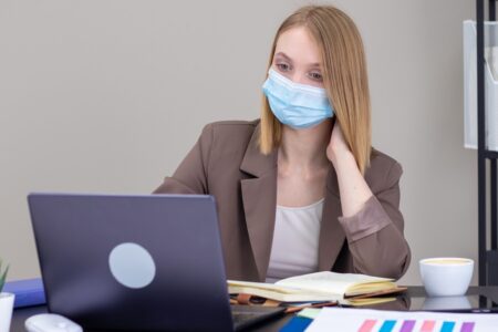Les salariés peuvent se faire vacciner contre le covid par le médecin du travail
