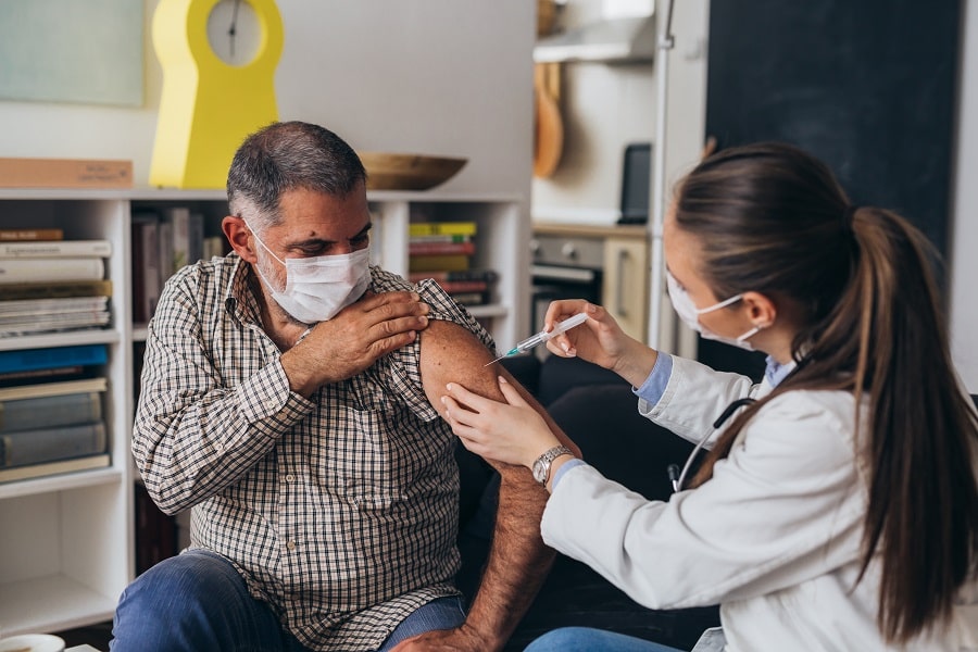 Vaccination Covid à domicile par une infirmière libérale