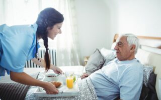 Soins à domicile : aide-soignante