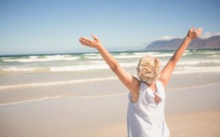 Soins à domicile pendant vos vacances d'été avec Medicalib !