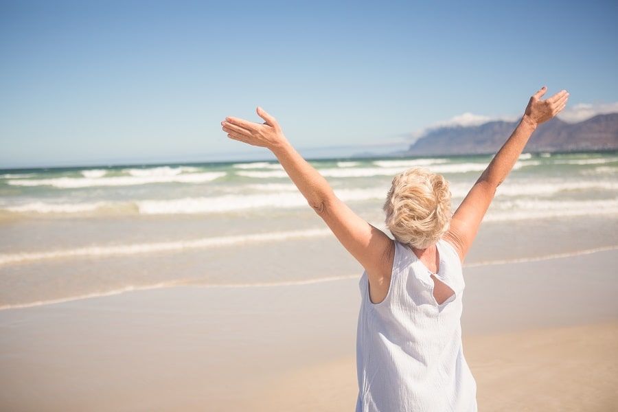 Soins à domicile pendant vos vacances d'été avec Medicalib !