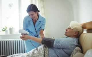Hospitalisation à domicile et infirmière libérale