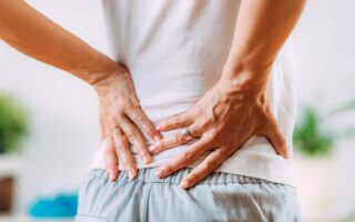 Sciatique : causes, symptômes et traitements