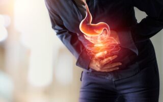 maladie crohn douleur intestin cause symptômes traitement